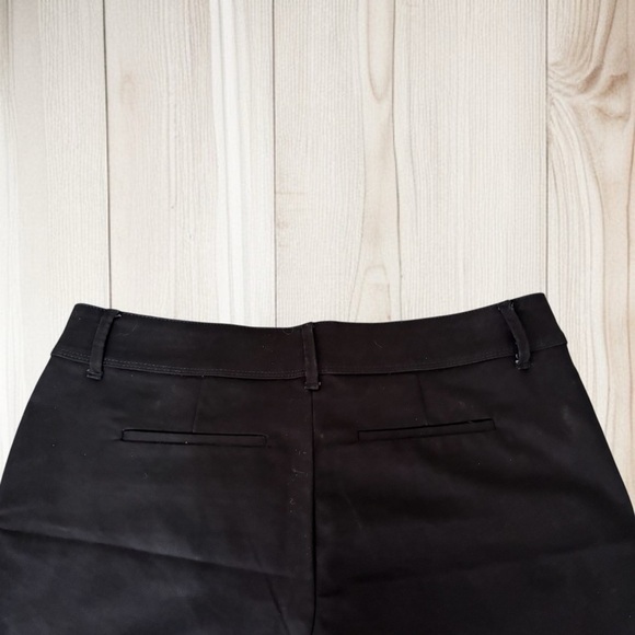 The Limited Black Flat Front Stretch Shorts Size 8 | Classic Summer Style - Picture 3 of 3